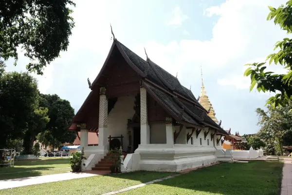 Wat Phra Singh & Chedi Luang: A Temple Walking Tour in Old Chiang Mai