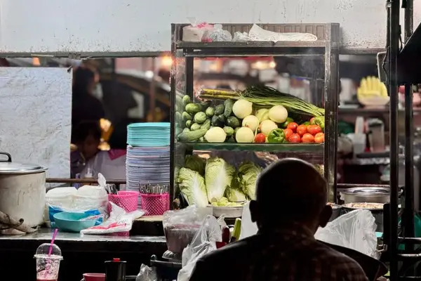 Chiang Rai Night Market Guide: Authentic Local Flavors & Shopping