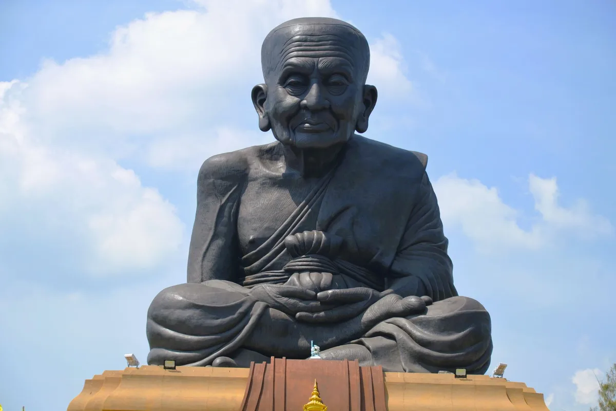 Huay Mongkol Temple, Hua Hin - History and Culture Guide (Under 65 chars)